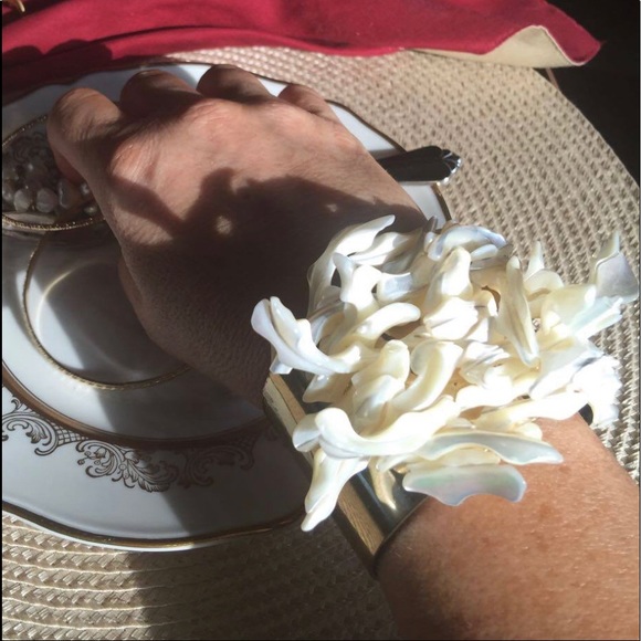 Gold tone Shell Cuff - Picture 2 of 6